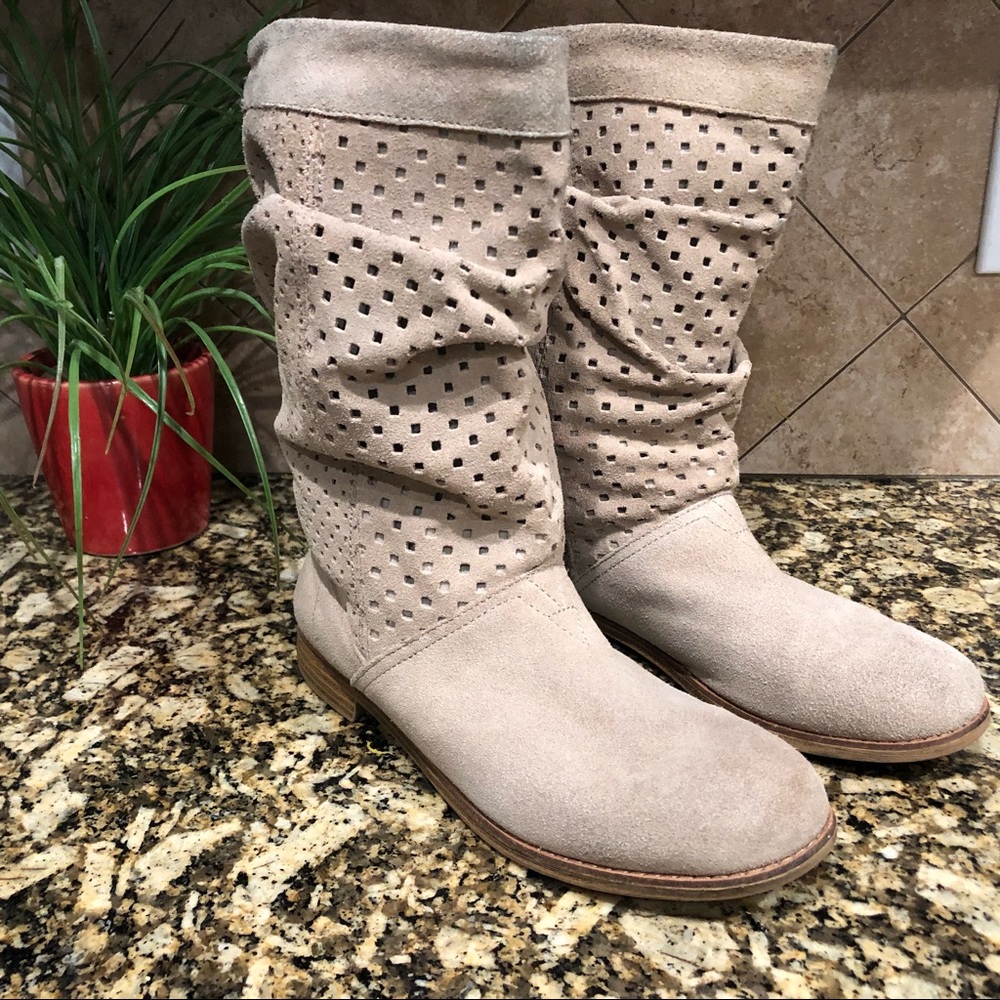 TOMS SERRA OXFORD TAN SUEDE BOOTS SIZE 9